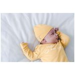 Prénatal newborn unisex mutsje geel